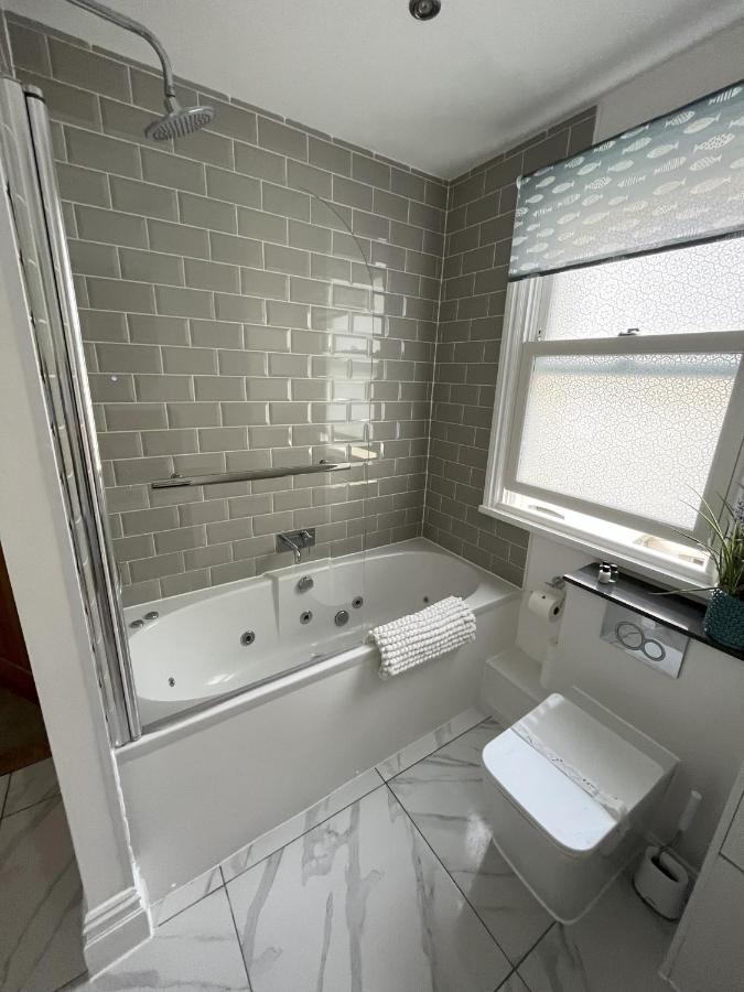 Lazy Waves Boutique B&B New Quay Eksteriør billede